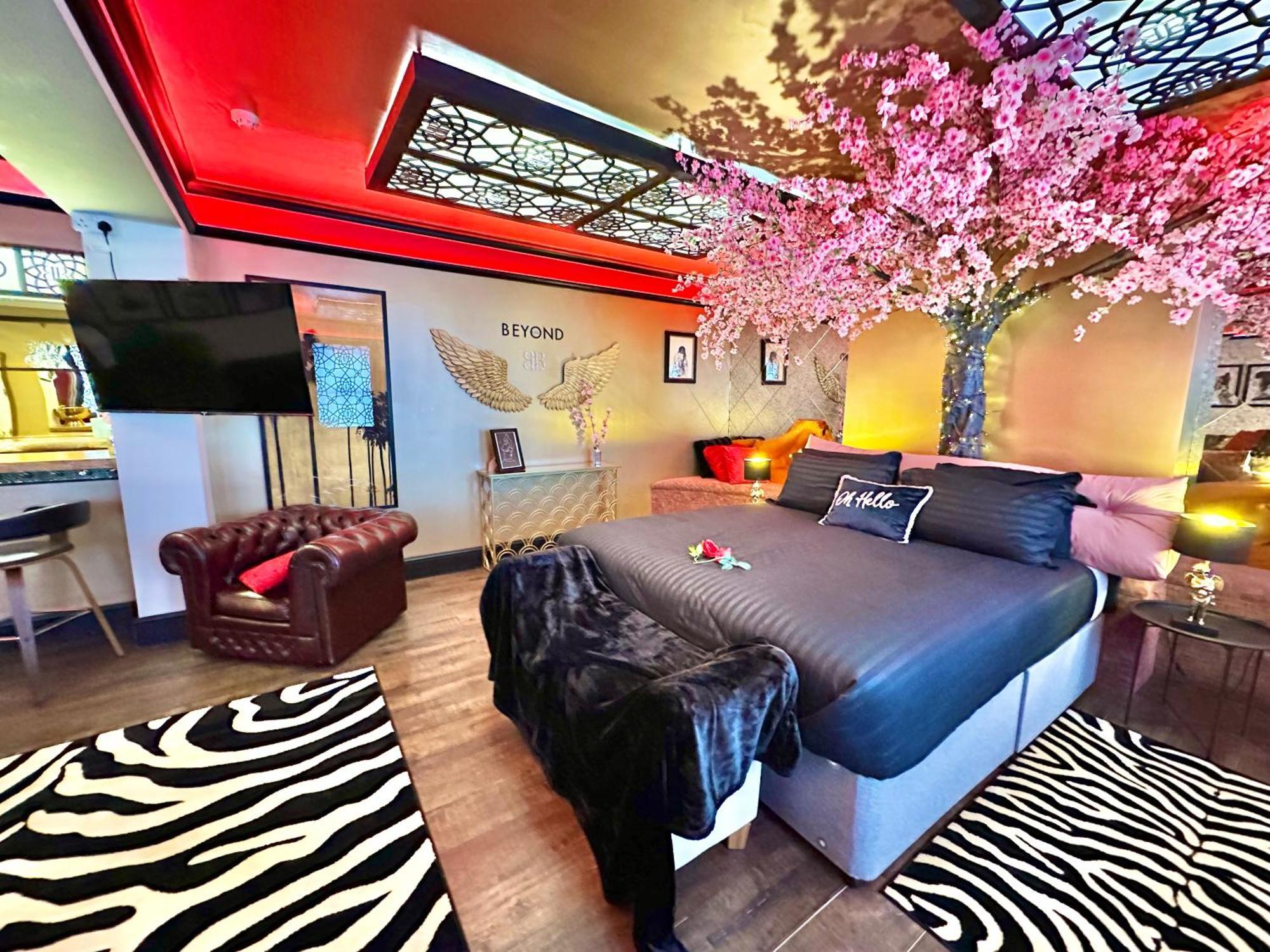 Beyond - Romantic Basement Apartment - Close To Beach - With Parking Bournemouth Exterior photo
