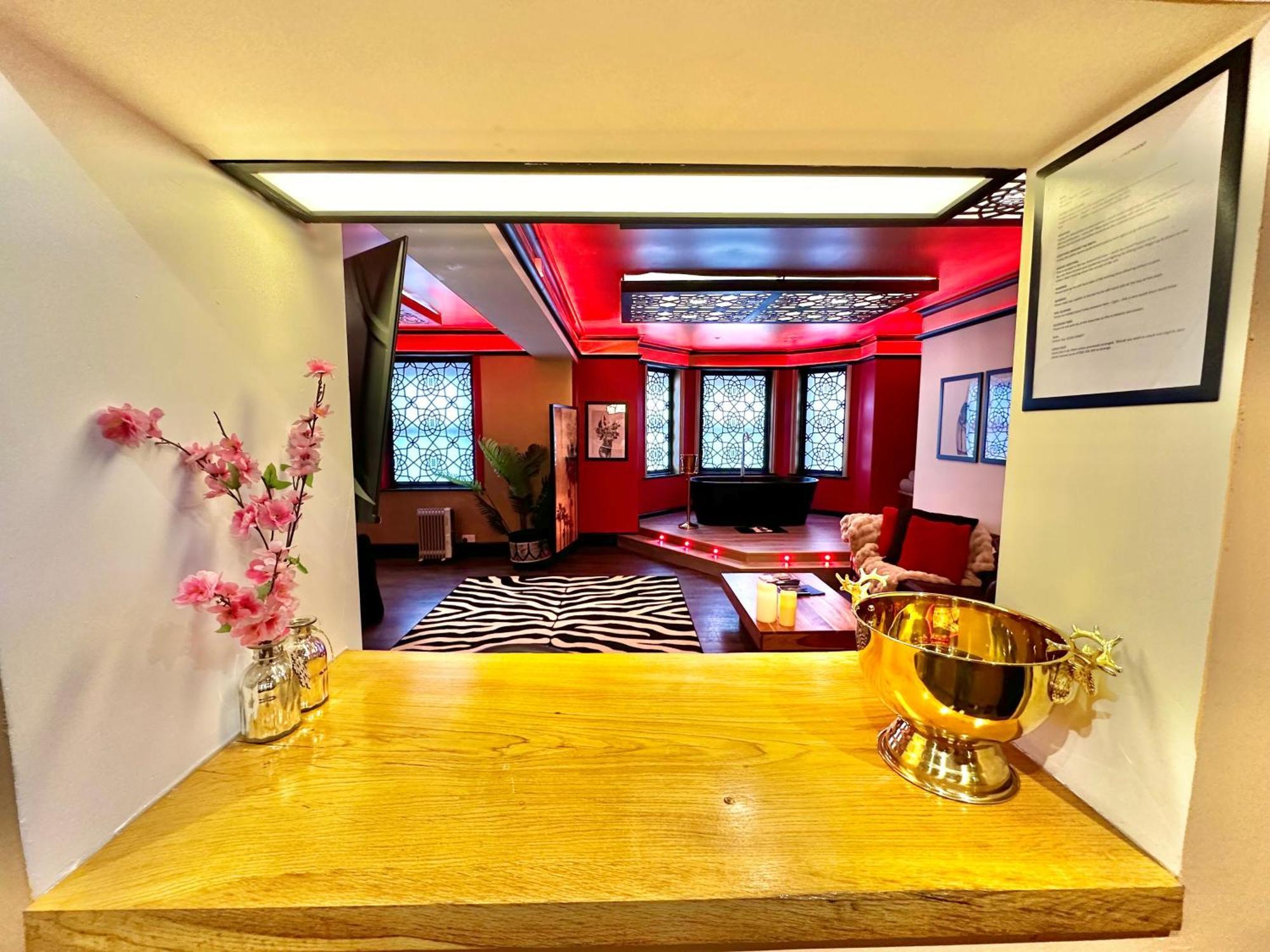 Beyond - Romantic Basement Apartment - Close To Beach - With Parking Bournemouth Exterior photo