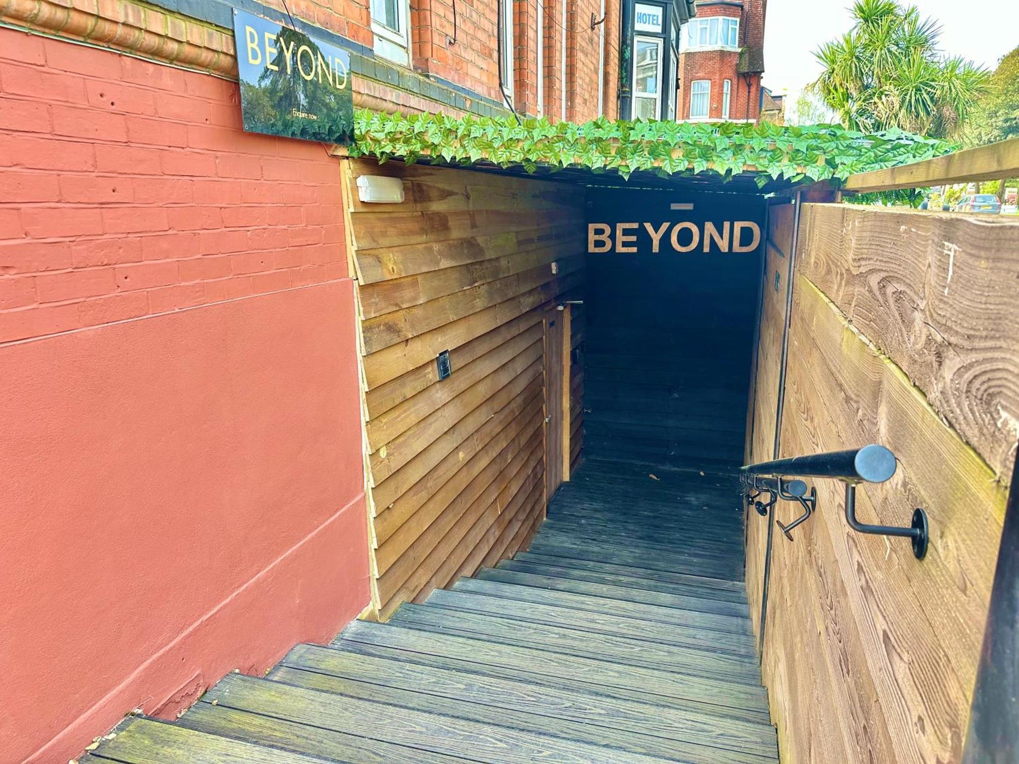 Beyond - Romantic Basement Apartment - Close To Beach - With Parking Bournemouth Exterior photo